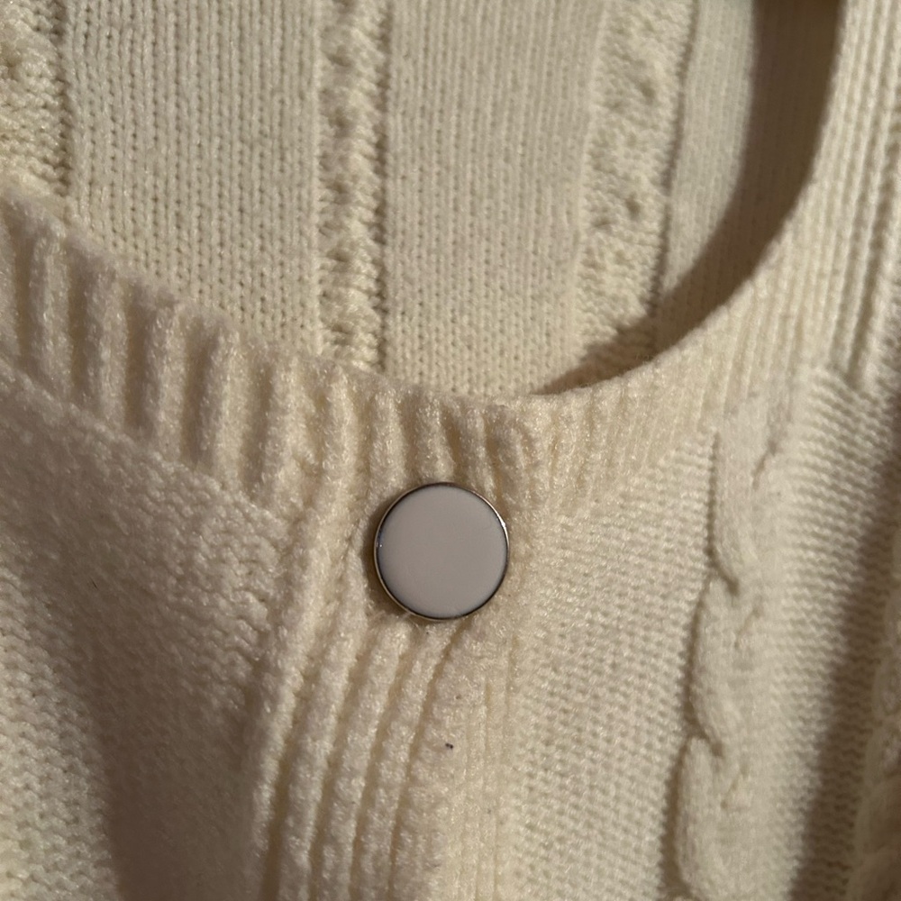 🙈SOLD🙈Vintage Scoop Neck Cable Knit Cardigan - Picture 3 of 4